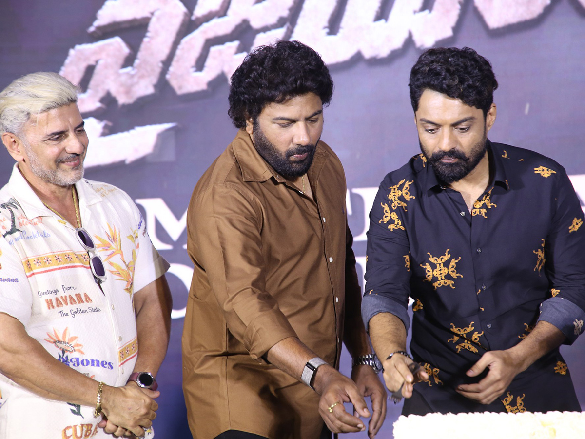 Arjun_20Son_20Of_20Vyjayanthi_20Blockbuster_20Success_20Meet_20Photos__20_286_29.jpg 6