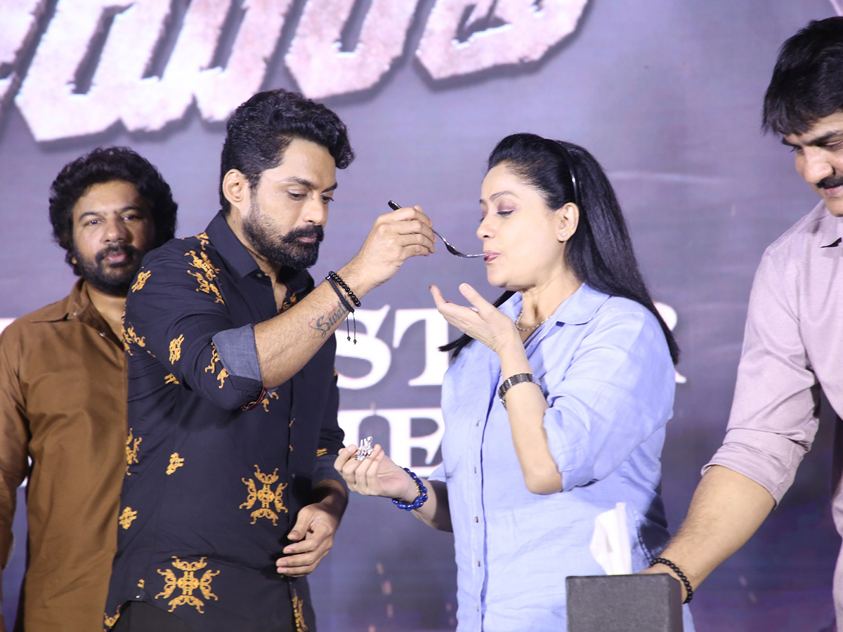 Arjun_20Son_20Of_20Vyjayanthi_20Blockbuster_20Success_20Meet_20Photos__20_287_29.jpg 7
