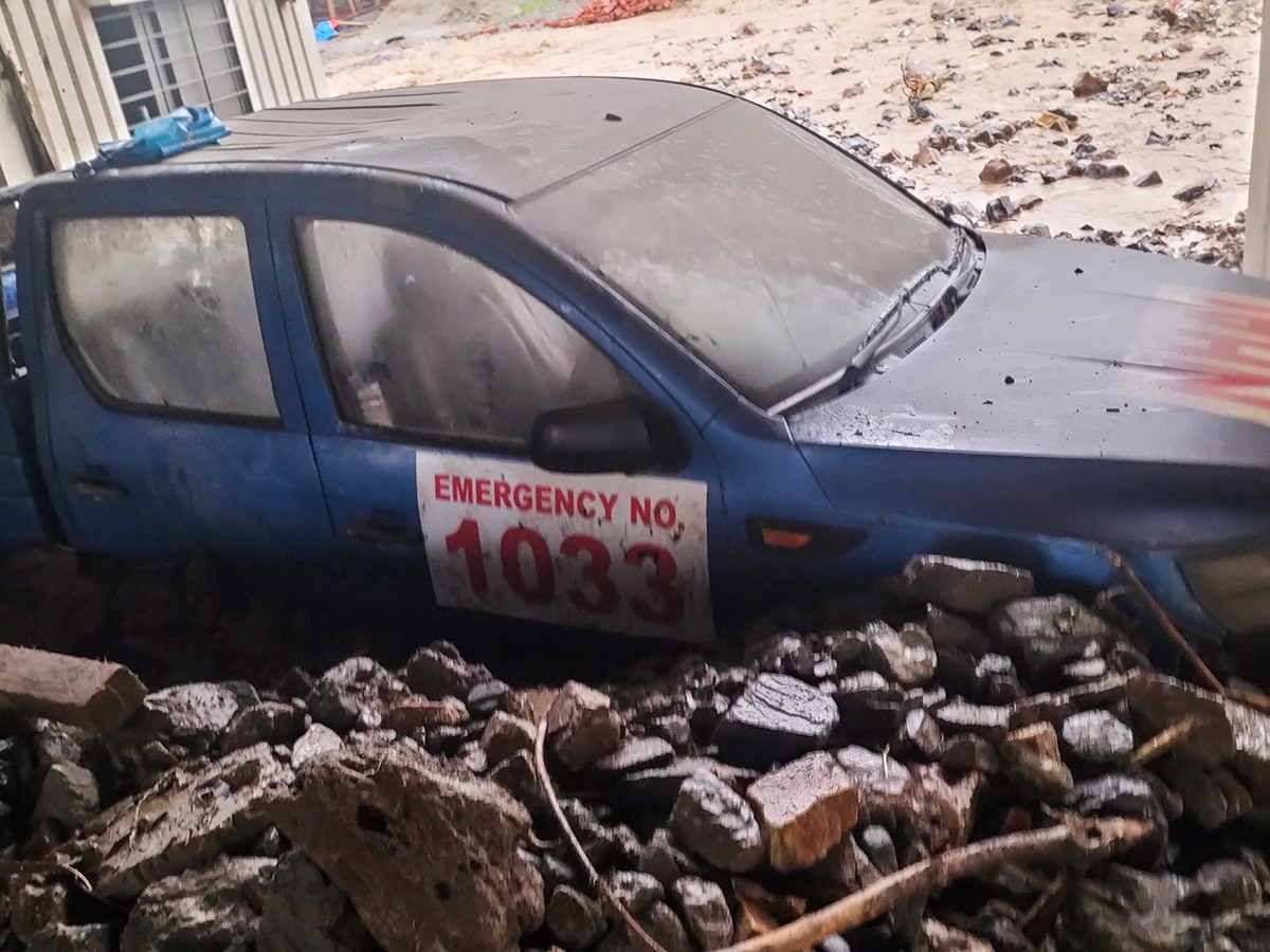 Heavy_20rain_20triggered_20flash_20floods_20in_20Ramban_20Photos__20_288_29.jpg 8