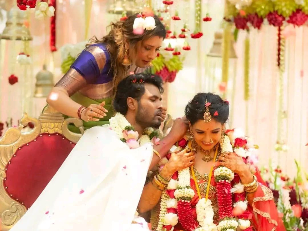 _20Bigg_20Boss_20Tamil_205_20couple_20Pavani_20Reddy_20and_20Amir_20ADS_20Wedding_20photos_20goes_20viral__20_2820_29.jpg 20