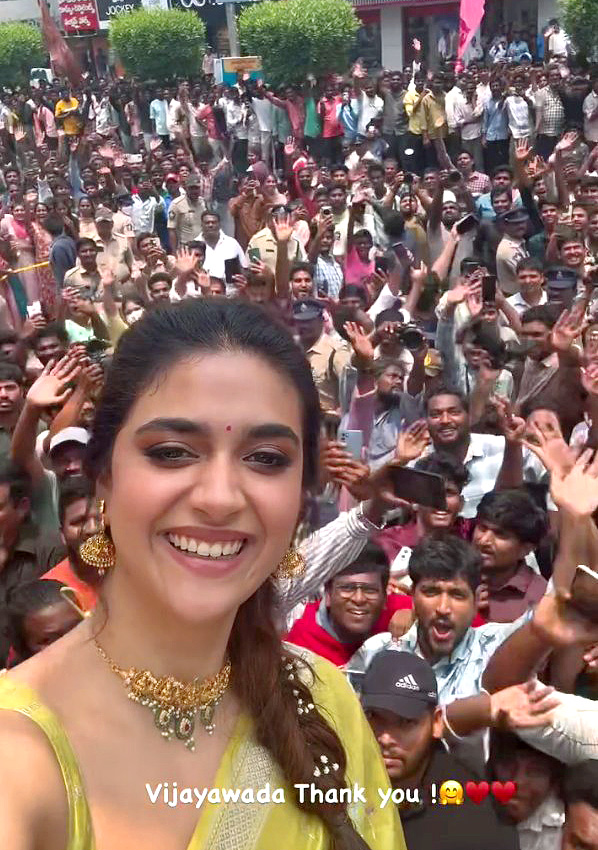 Actress_20Keerthy_20Suresh_20at_20Vijayawada_20Photos__20_289_29.jpg 9