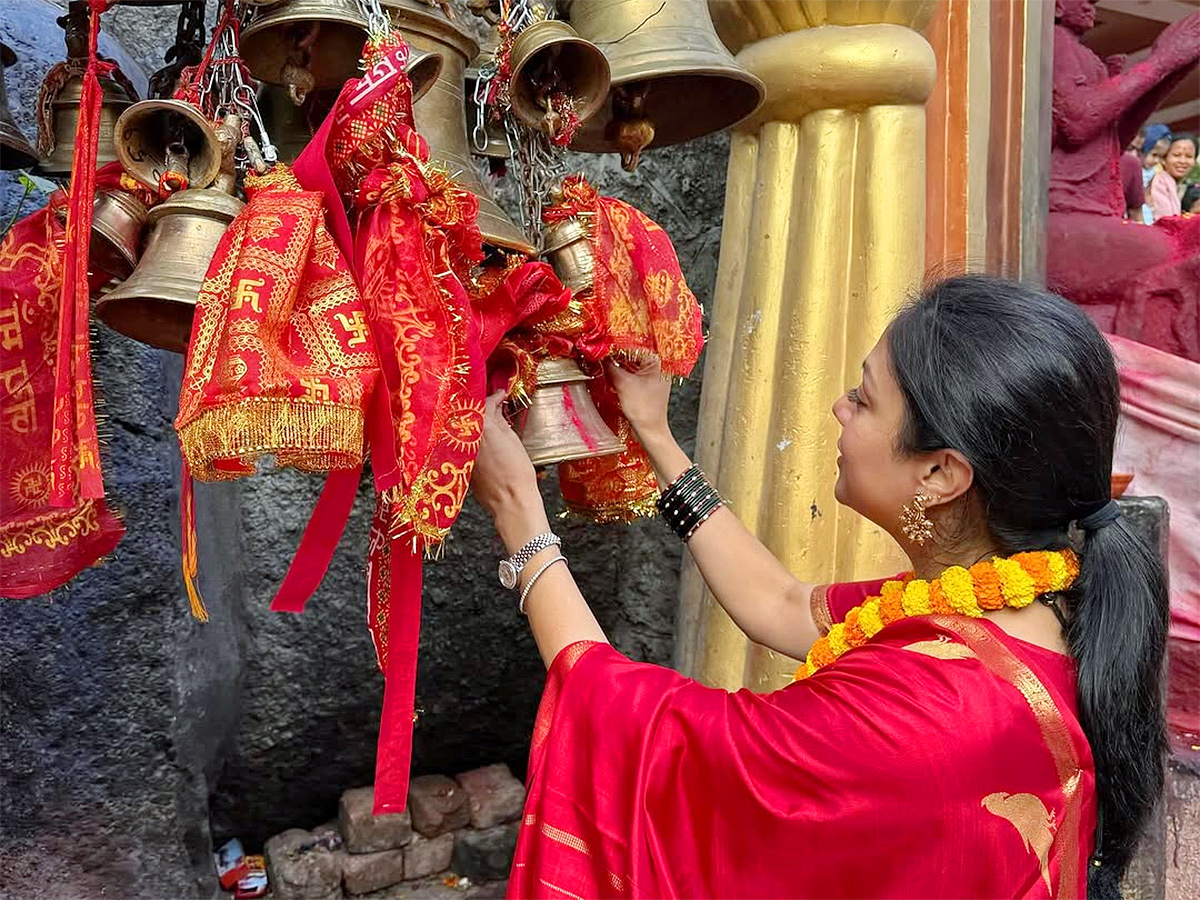actress_20jyotika_20husband_20surya_20visited_20the_20sacred_20Shakti_20peethas__20_283_29.jpg 3