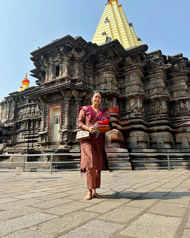 actress_20jyotika_20husband_20surya_20visited_20the_20sacred_20Shakti_20peethas__20_287_29.jpg 7