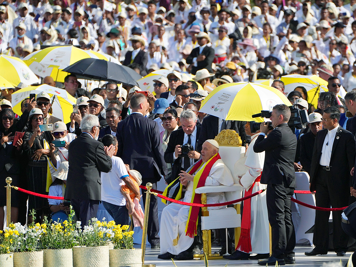 Pope_20Francis_20life_20in_20Rare_20Pictures_20Viral__20_2823_29.jpg 23