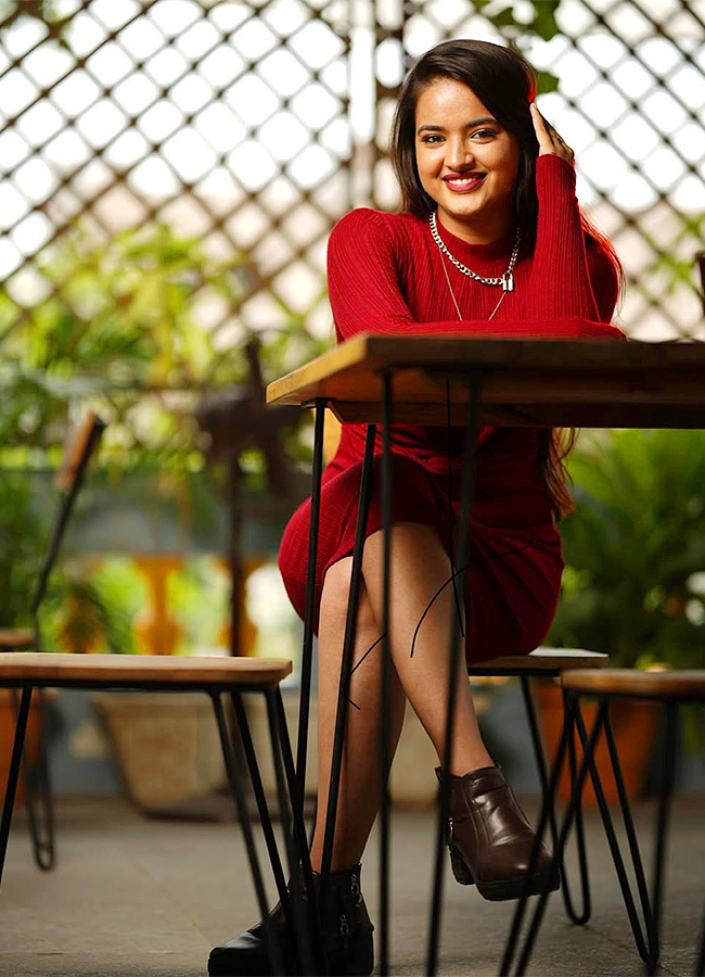 Racha_20Movie_20Child_20Artist_20Vishika_20Kota_20Viral_20Photos__20_2812_29.jpg 12