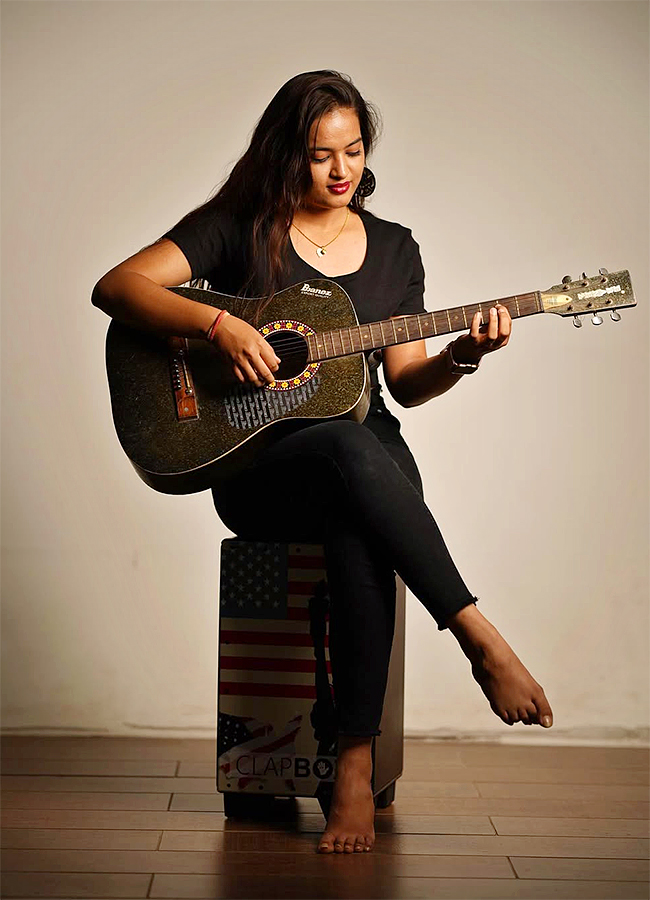 Racha_20Movie_20Child_20Artist_20Vishika_20Kota_20Viral_20Photos__20_2813_29.jpg 13