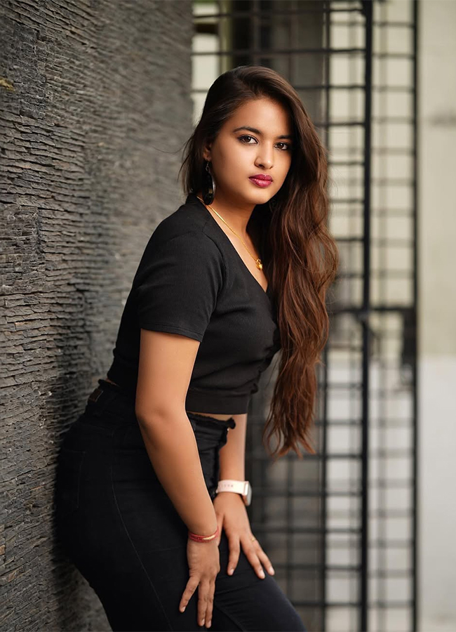 Racha_20Movie_20Child_20Artist_20Vishika_20Kota_20Viral_20Photos__20_2815_29.jpg 15