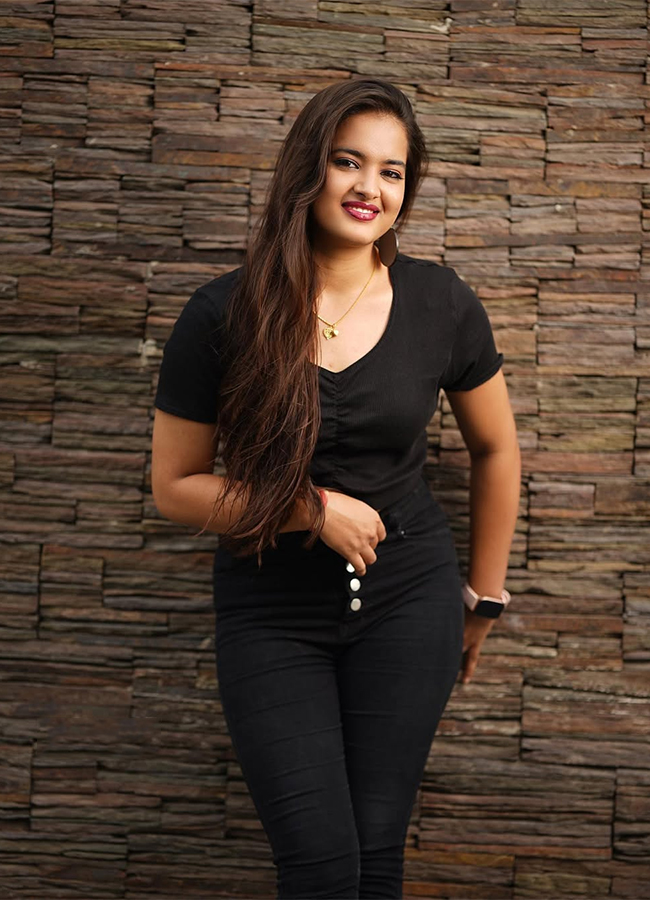 Racha_20Movie_20Child_20Artist_20Vishika_20Kota_20Viral_20Photos__20_2816_29.jpg 16