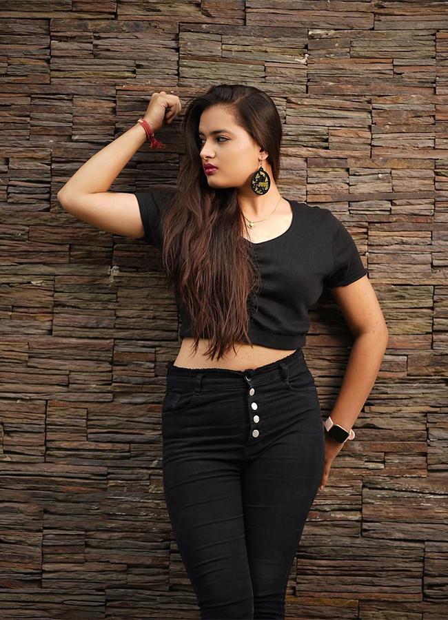 Racha_20Movie_20Child_20Artist_20Vishika_20Kota_20Viral_20Photos__20_2817_29.jpg 17