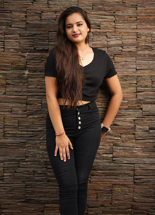 Racha_20Movie_20Child_20Artist_20Vishika_20Kota_20Viral_20Photos__20_2818_29.jpg 18