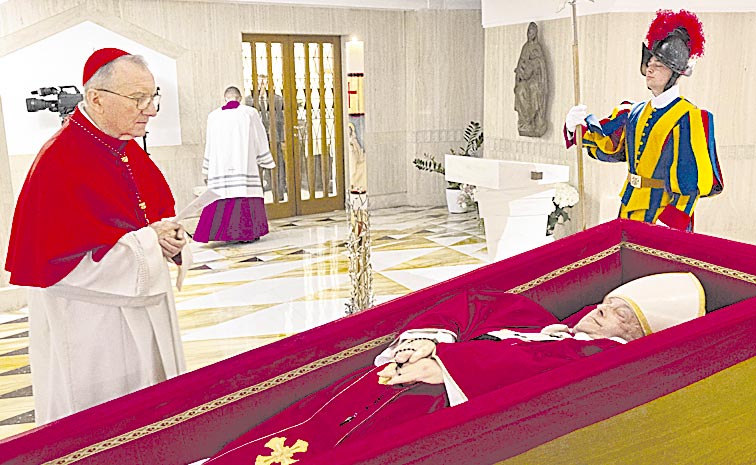 POPE-FRANCIS-OBI.jpg
