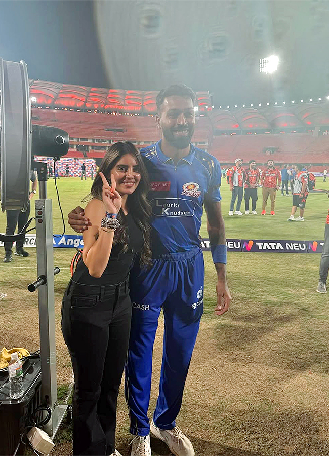 Actress_20Kushita_20Kallapu_20Photos_20Viral_20In_20SRH_20vs_20MI_20Match-_20_282_29.jpg 2