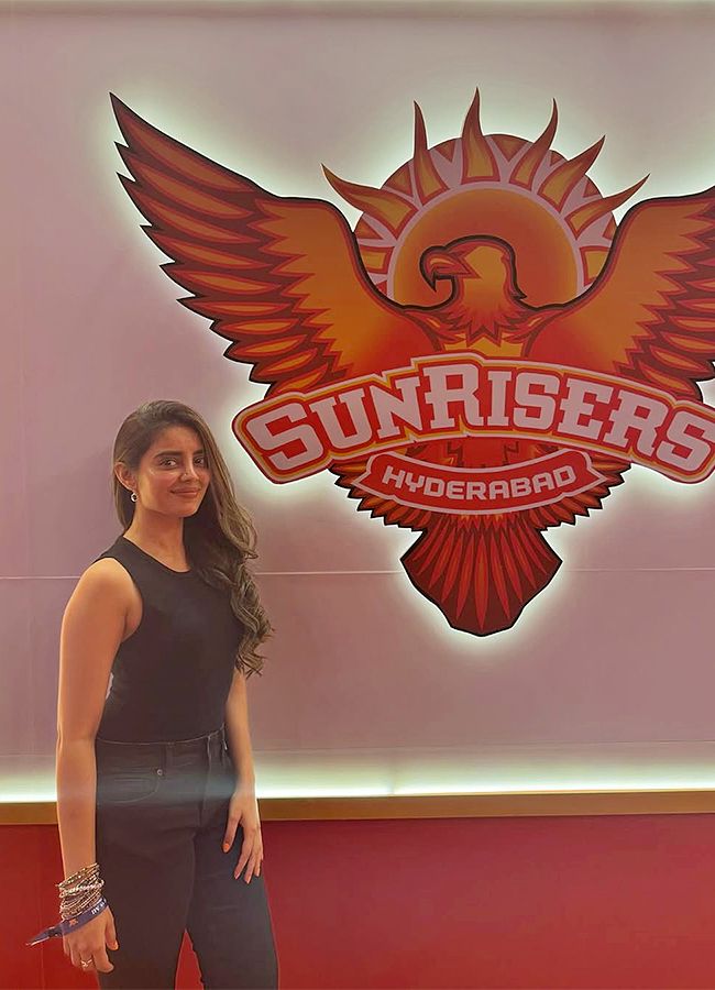 Actress_20Kushita_20Kallapu_20Photos_20Viral_20In_20SRH_20vs_20MI_20Match-_20_288_29.jpg 8