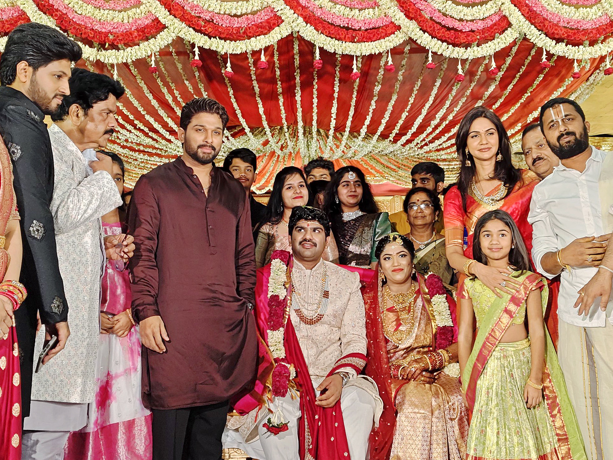Allu_20Arjun_20Attends_20Cousins_20Wedding_20Photos_20_2815_29.jpg 2