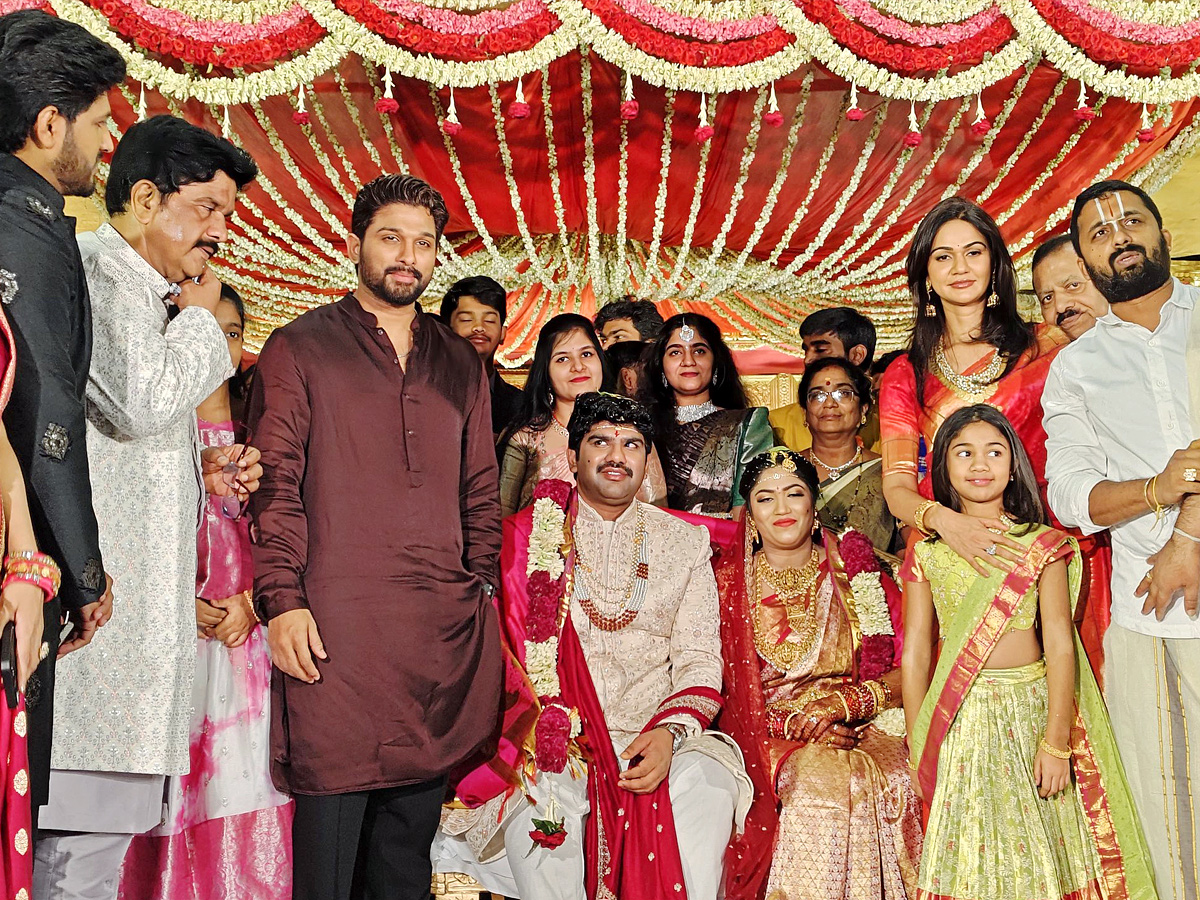 Allu_20Arjun_20Attends_20Cousins_20Wedding_20Photos_20_2816_29.jpg 3