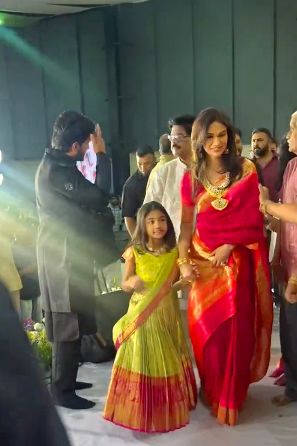 Allu_20Arjun_20Attends_20Cousins_20Wedding_20Photos_20_281_29.jpg 14