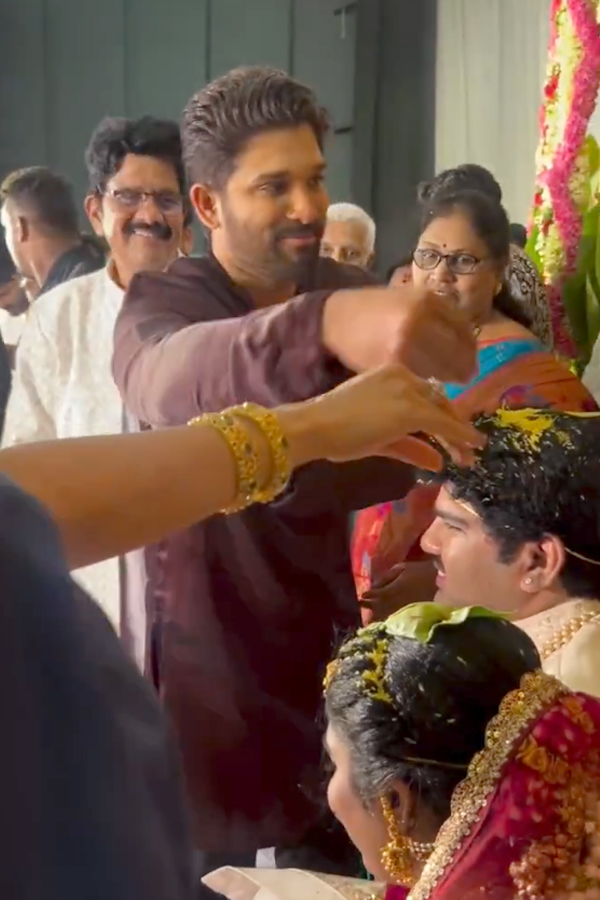Allu_20Arjun_20Attends_20Cousins_20Wedding_20Photos_20_2823_29.jpg 7