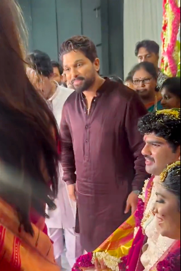 Allu_20Arjun_20Attends_20Cousins_20Wedding_20Photos_20_2825_29.jpg 9