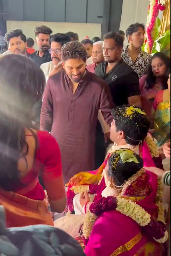 Allu_20Arjun_20Attends_20Cousins_20Wedding_20Photos_20_2826_29.jpg 10