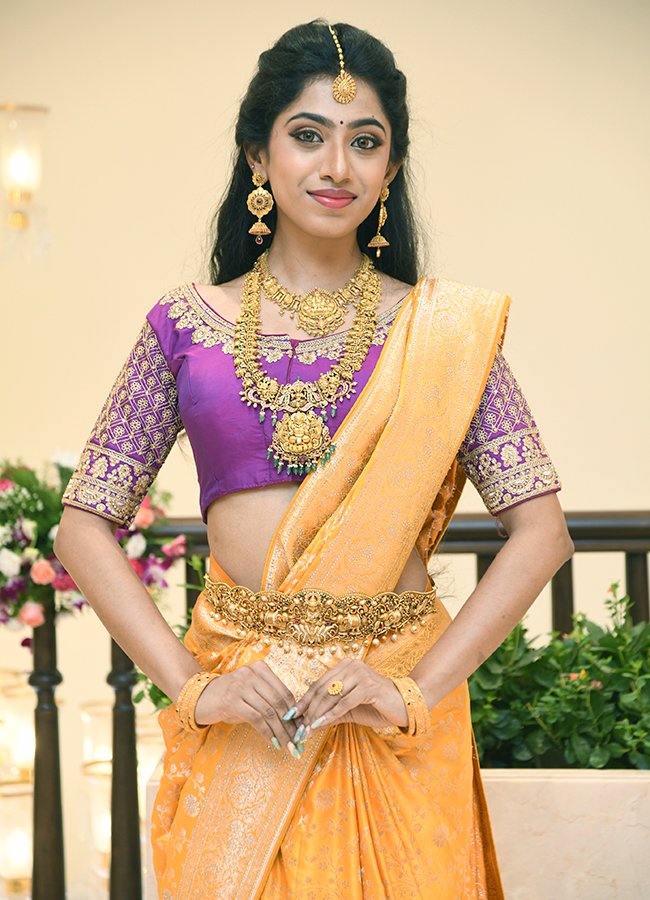Hyderabad_20Models_20make_20a_20splash_20at_20a_20shopping_20mall_20Photos__20_282_29_0.jpg 2