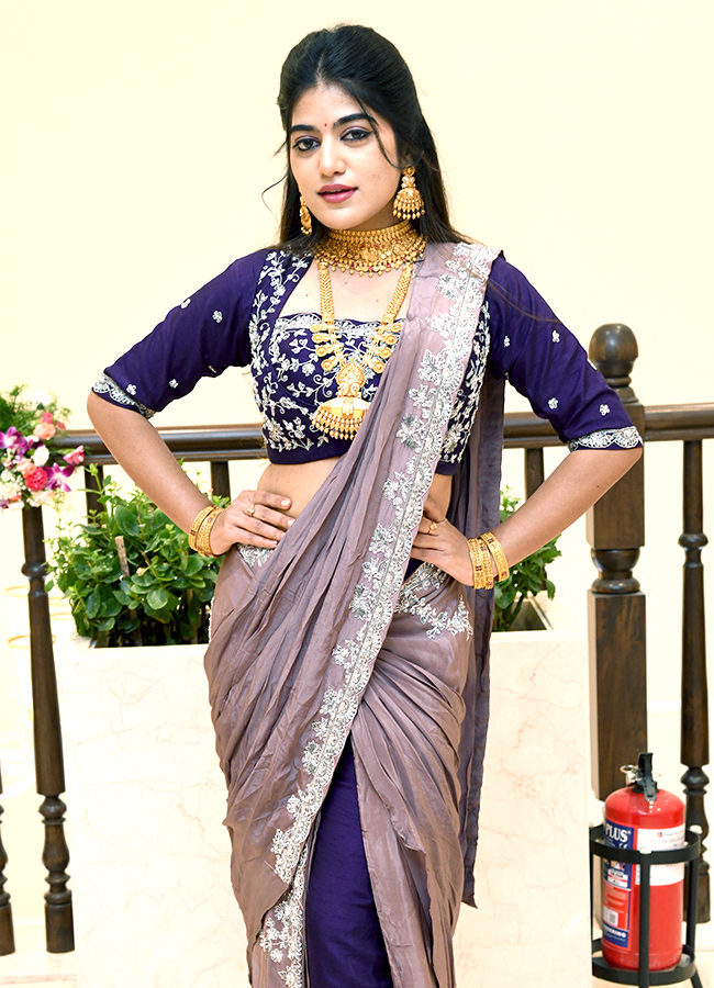 Hyderabad_20Models_20make_20a_20splash_20at_20a_20shopping_20mall_20Photos__20_284_29_0.jpg 4