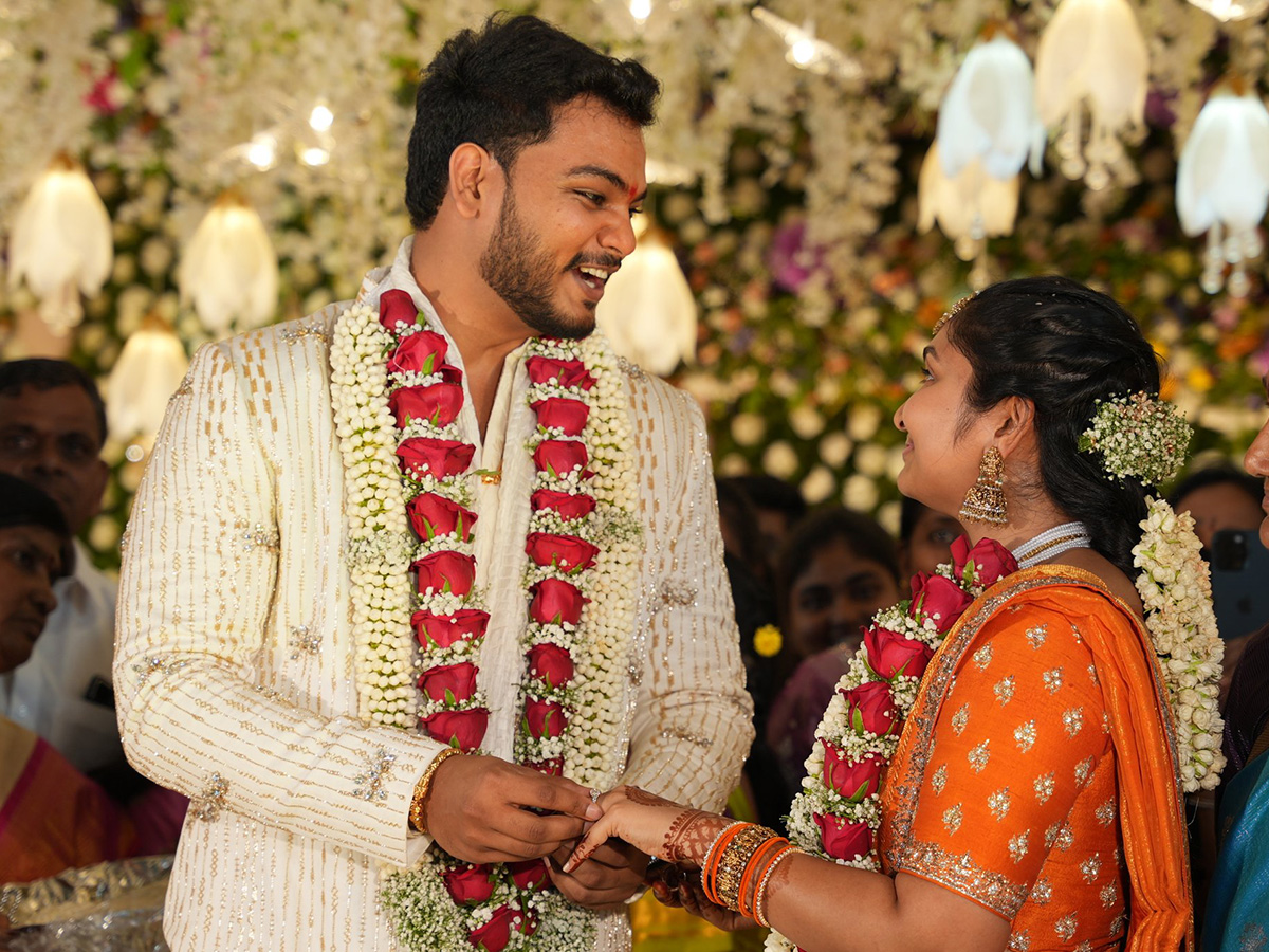 Jagga_20Reddy_20Daughter_20Jaya_20Reddy_20Guna_20Chaitanya_20Reddy_20Engagement_20Ceremony_20Photos__20_2812_29.jpg 12