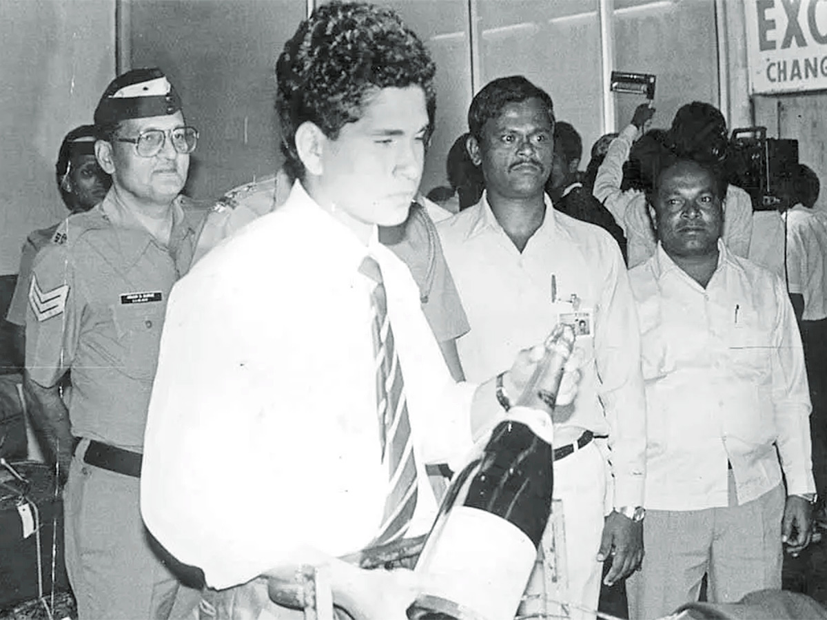 Rare_20Photos_20Of_20Sachin_20Tendulkar_20-39.jpg 32