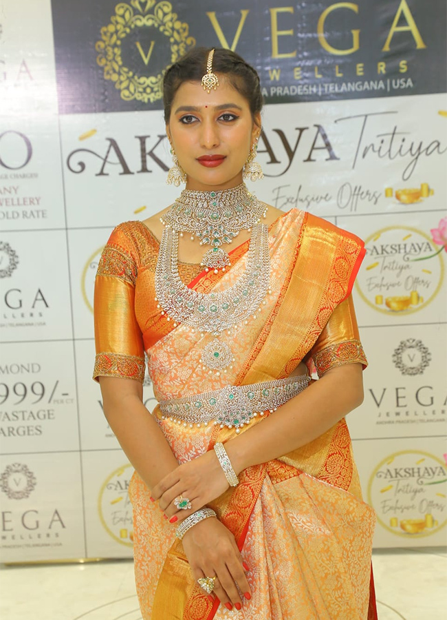 Akshaya_20Tritiya_20Festival_20Models_20that_20made_20a_20splash__20_287_29.jpg 7