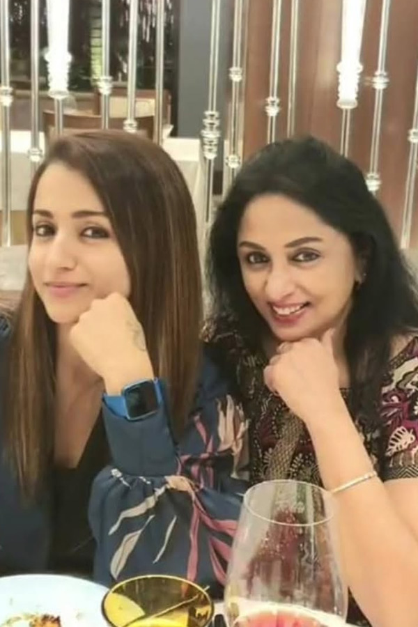 Have_20you_20seen_20Trisha_20mother_20She_20Pretty_20than_20her_21_20Photos_20_2810_29.jpg 11