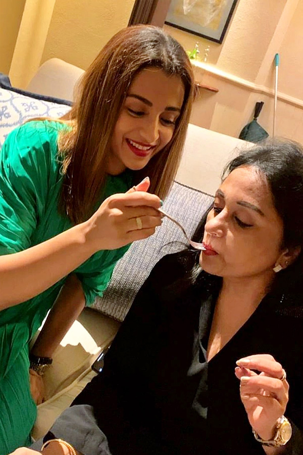 Have_20you_20seen_20Trisha_20mother_20She_20Pretty_20than_20her_21_20Photos_20_282_29.jpg 3