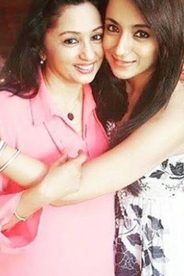 Have_20you_20seen_20Trisha_20mother_20She_20Pretty_20than_20her_21_20Photos_20_284_29.jpg 5