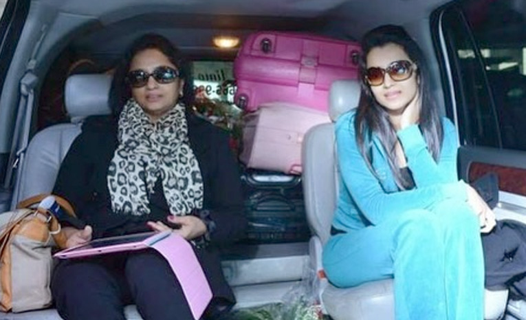 Have_20you_20seen_20Trisha_20mother_20She_20Pretty_20than_20her_21_20Photos_20_288_29.jpg 9