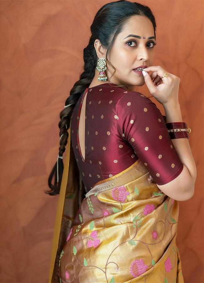 Actress_20Anasuya_20Bharadwaj_20Latest_20Photos__20_2812_29.jpg 12