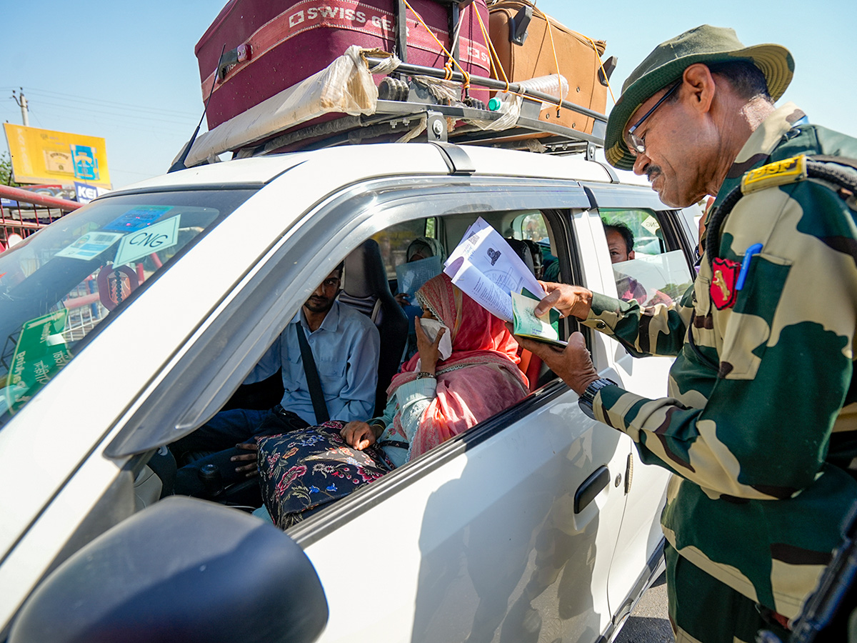 Integrated_20Check_20Post_20at_20the_20Attari_20Wagah_20border_20near_20Amritsar__20_2815_29.jpg 15
