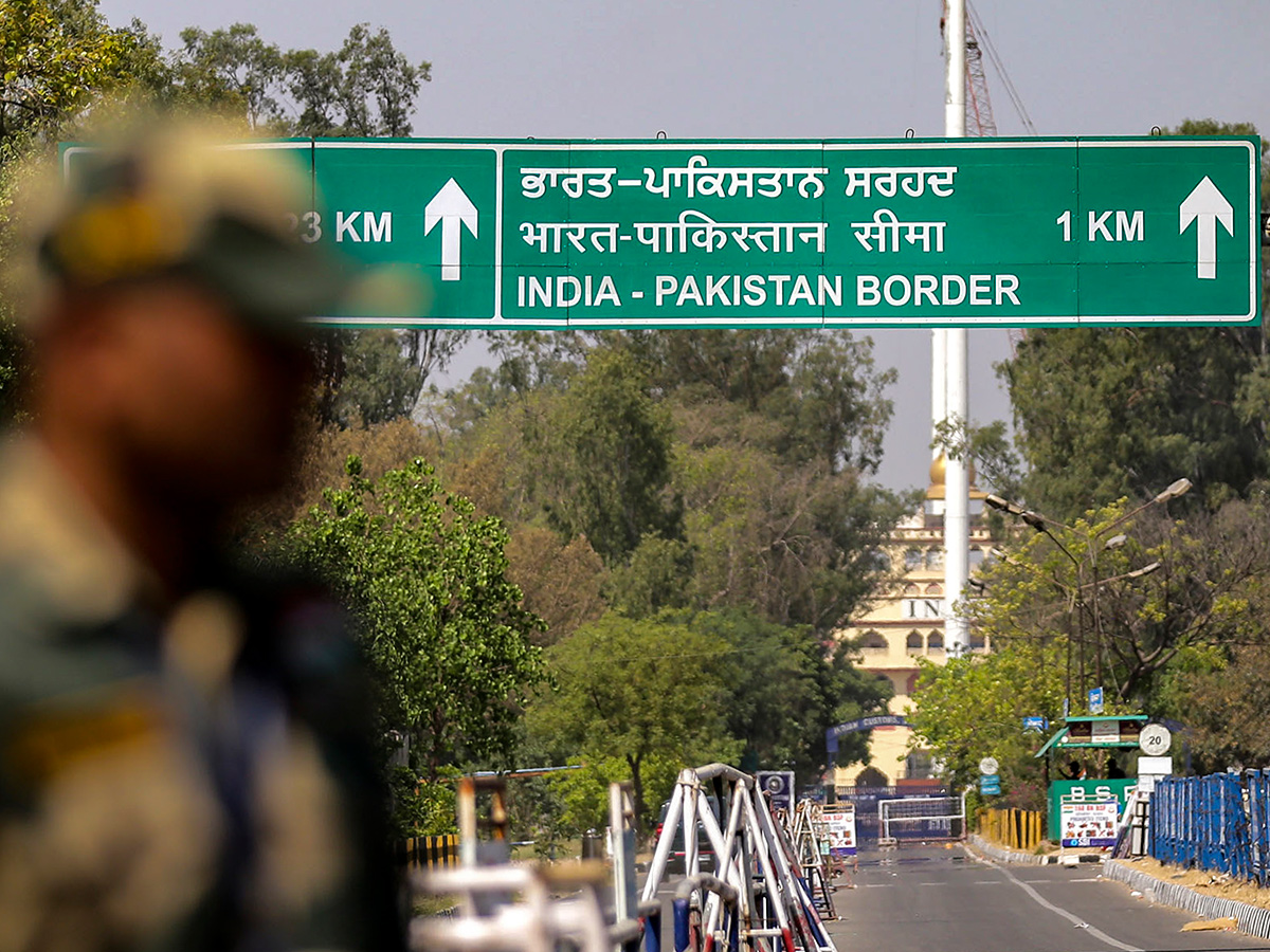Integrated_20Check_20Post_20at_20the_20Attari_20Wagah_20border_20near_20Amritsar__20_288_29.jpg 8