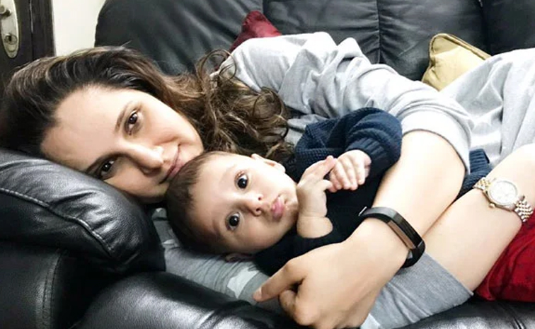 SaniaMirza-breastfeeding-sun.jpg