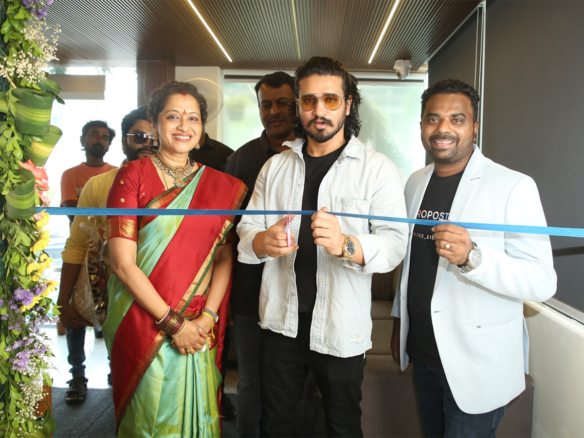Actress_20Anita_20Chaudhary_20Mug_20Stories_20Cafe_20and_20Kitchen_20launched_20Photos__20_282_29.jpg 3