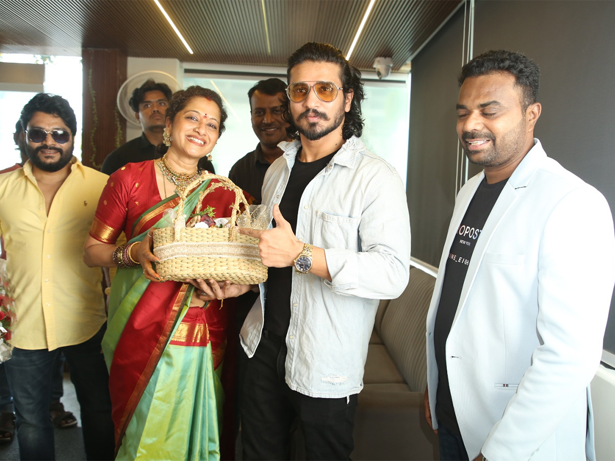 Actress_20Anita_20Chaudhary_20Mug_20Stories_20Cafe_20and_20Kitchen_20launched_20Photos__20_284_29.jpg 1