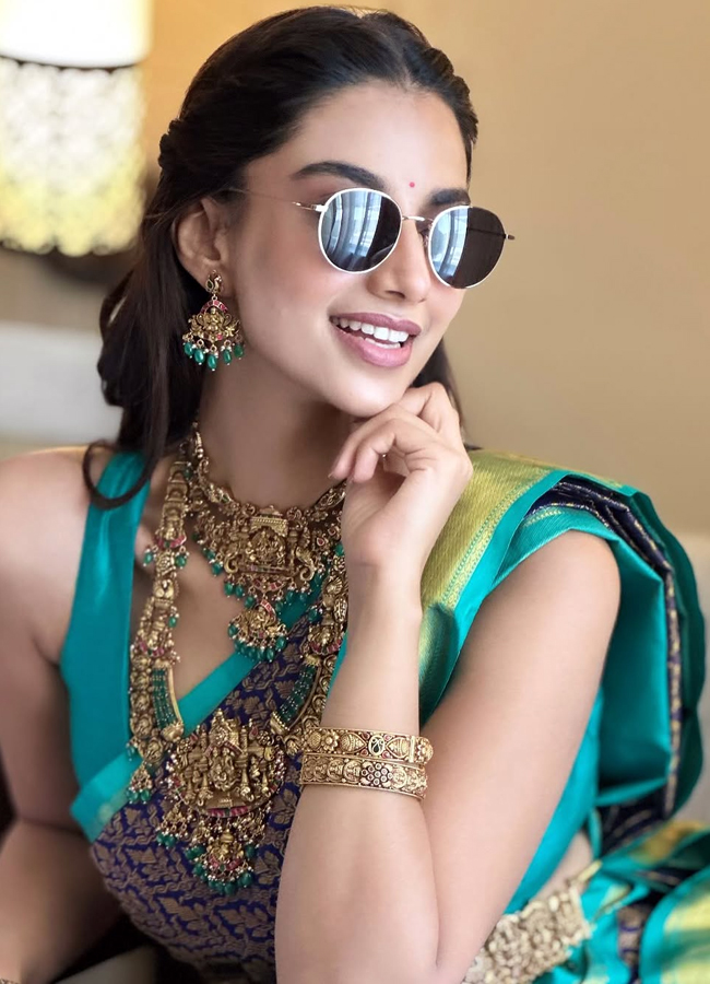 Meenakshi_20choudary2.jpg 3