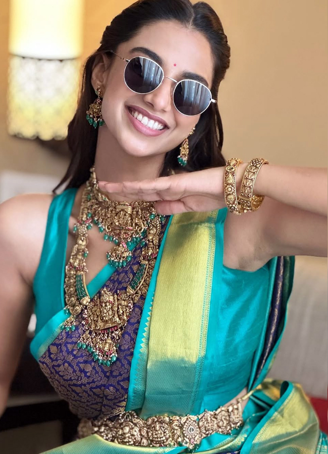 Meenakshi_20choudary4.jpg 5