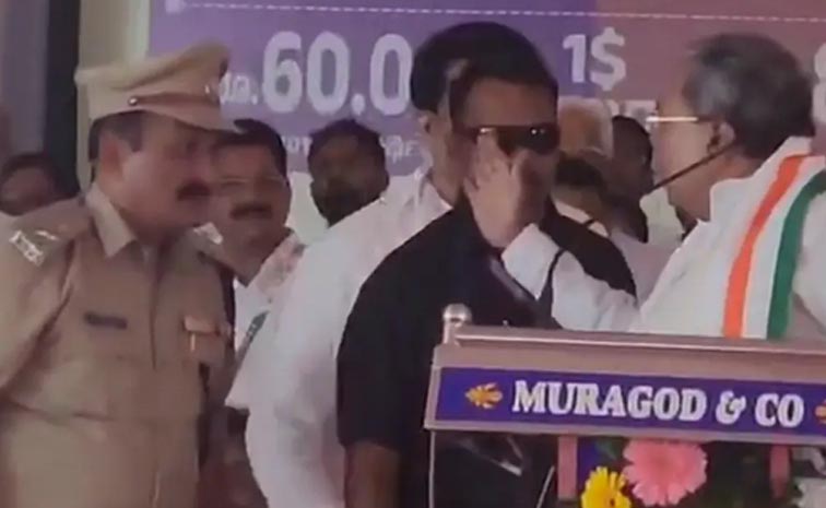 Siddaramaiah_ASP_Slap.jpg