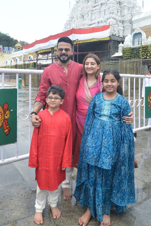 Cricketer_20Sreesanth_20Visits_20Tirumala_20Temple_20With_20His_20Family_20Photos_20_2815_29.jpg 2