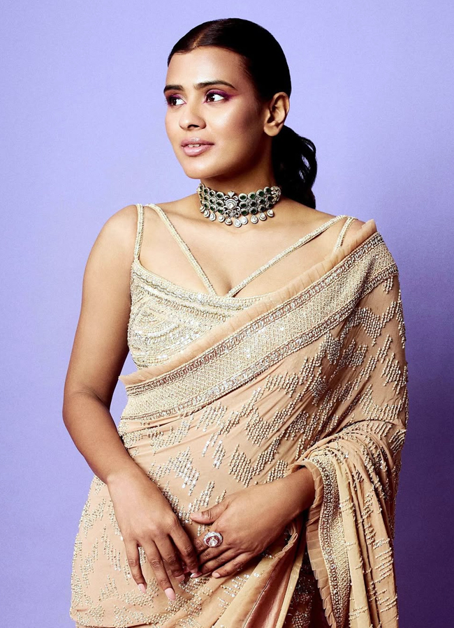 Hebah_20patel10.jpg 11