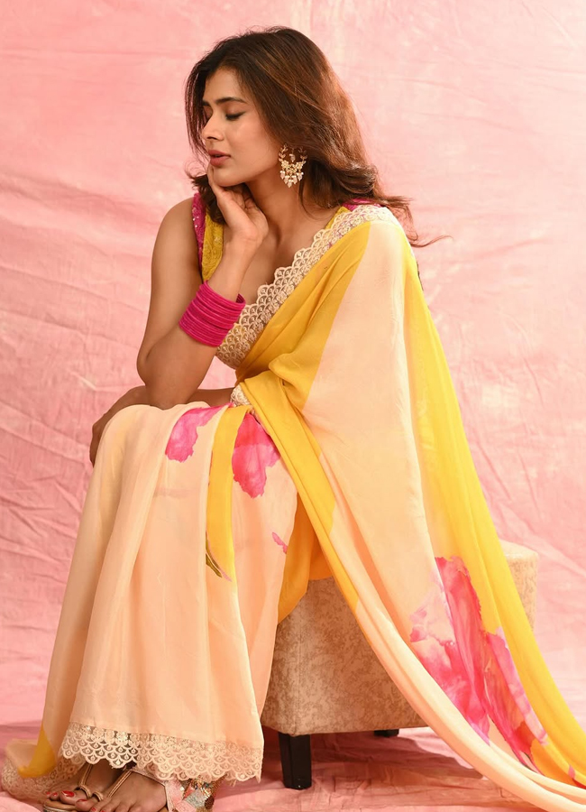 Hebah_20patel3.jpg 4