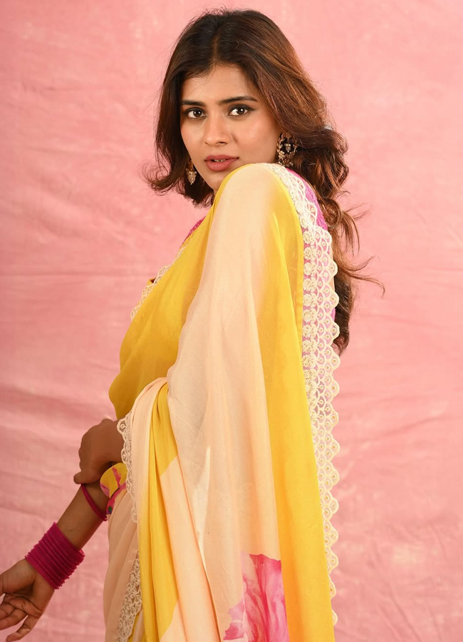 Hebah_20patel4.jpg 5
