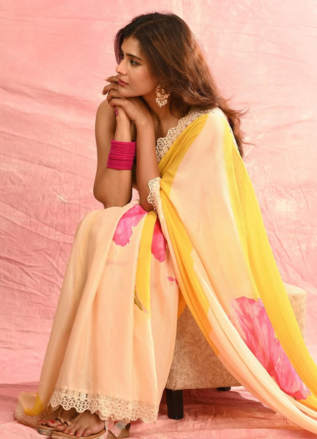Hebah_20patel5.jpg 6