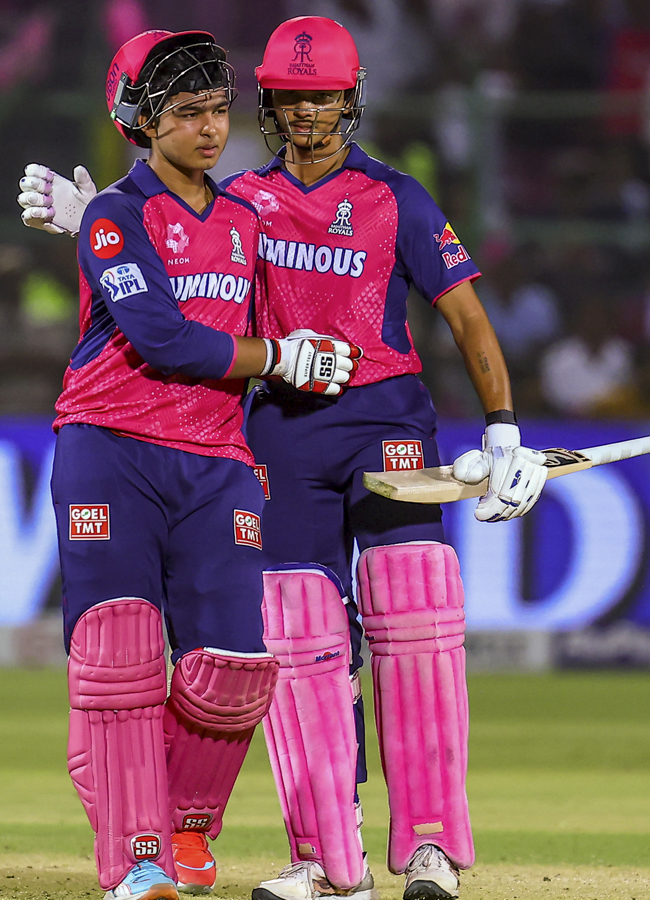 RR_20vs_20GT_20Match_20Higlits10.jpg 9