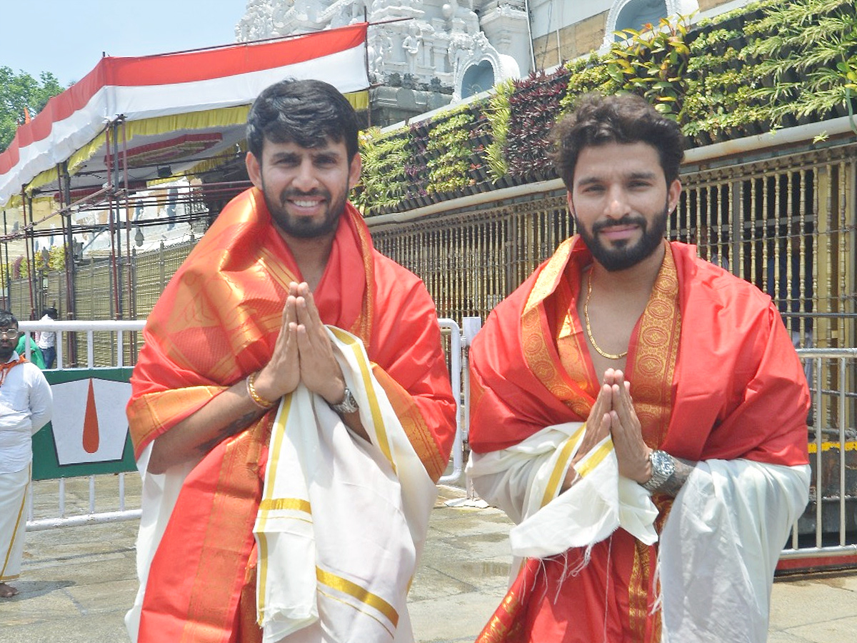 RCB_20stars_20Rajat_20Patidar_2C_20Jitesh_20Sharma_2C_20And_20Shreyanka_20Patil_20visited_20the_20Tirumala_20Photos_20_2815_29.jpg 15
