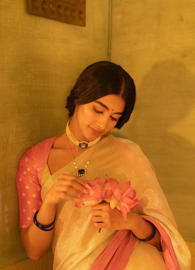 Pooja_20Hegde12.jpg 13