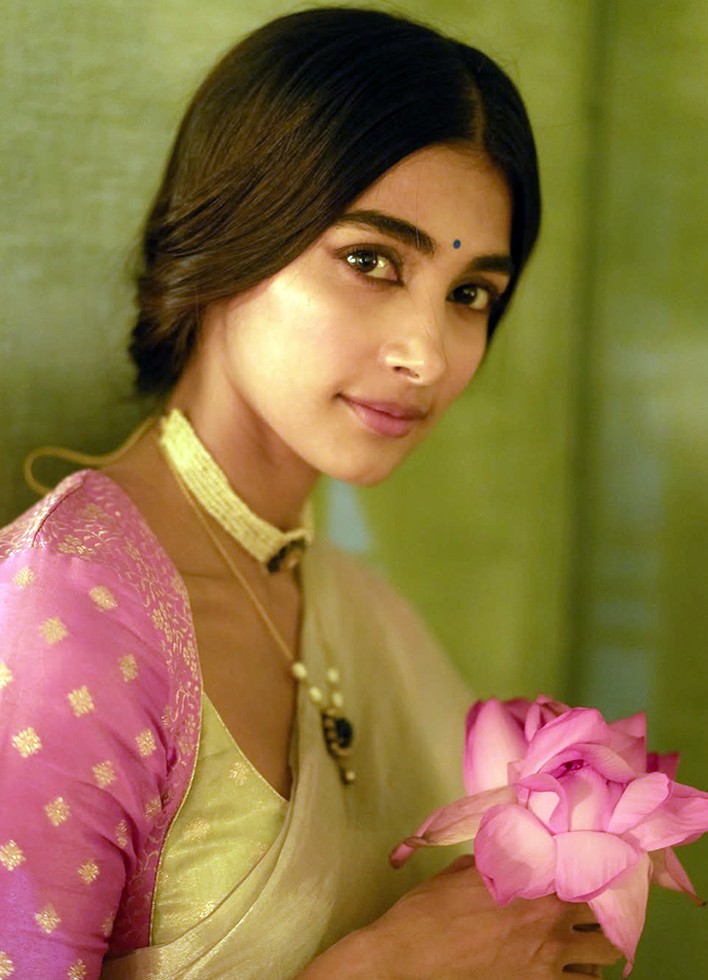 Pooja_20Hegde14.jpg 15